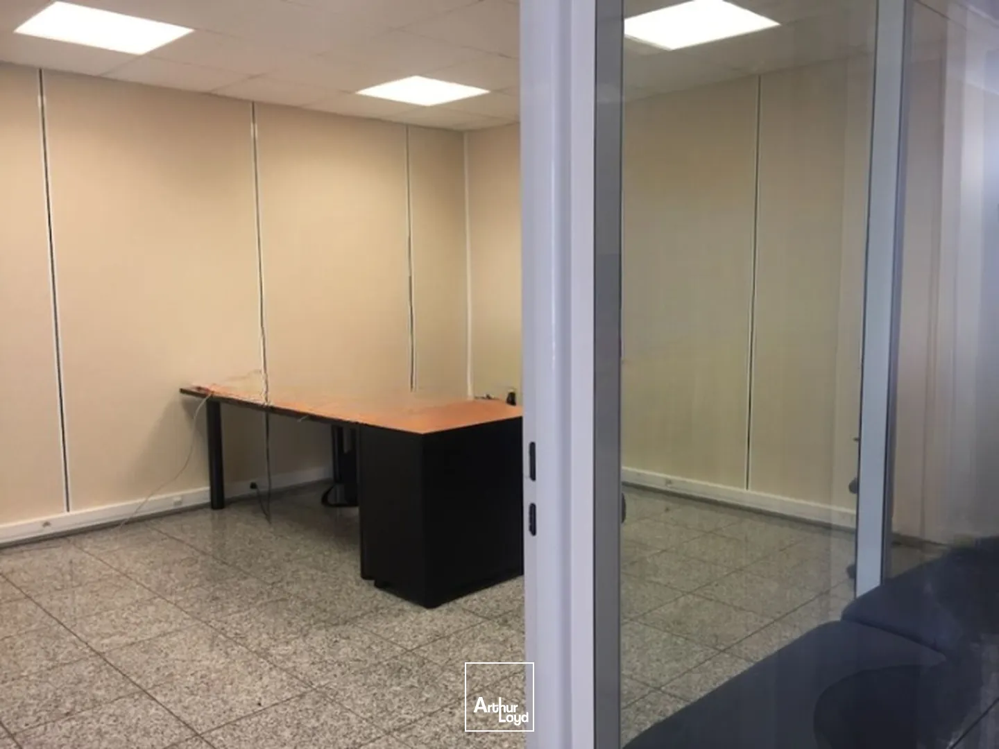 À LOUER : un local mixte de 310 m² situé à Sorbiers, à proximité de la ZI de la Vaure