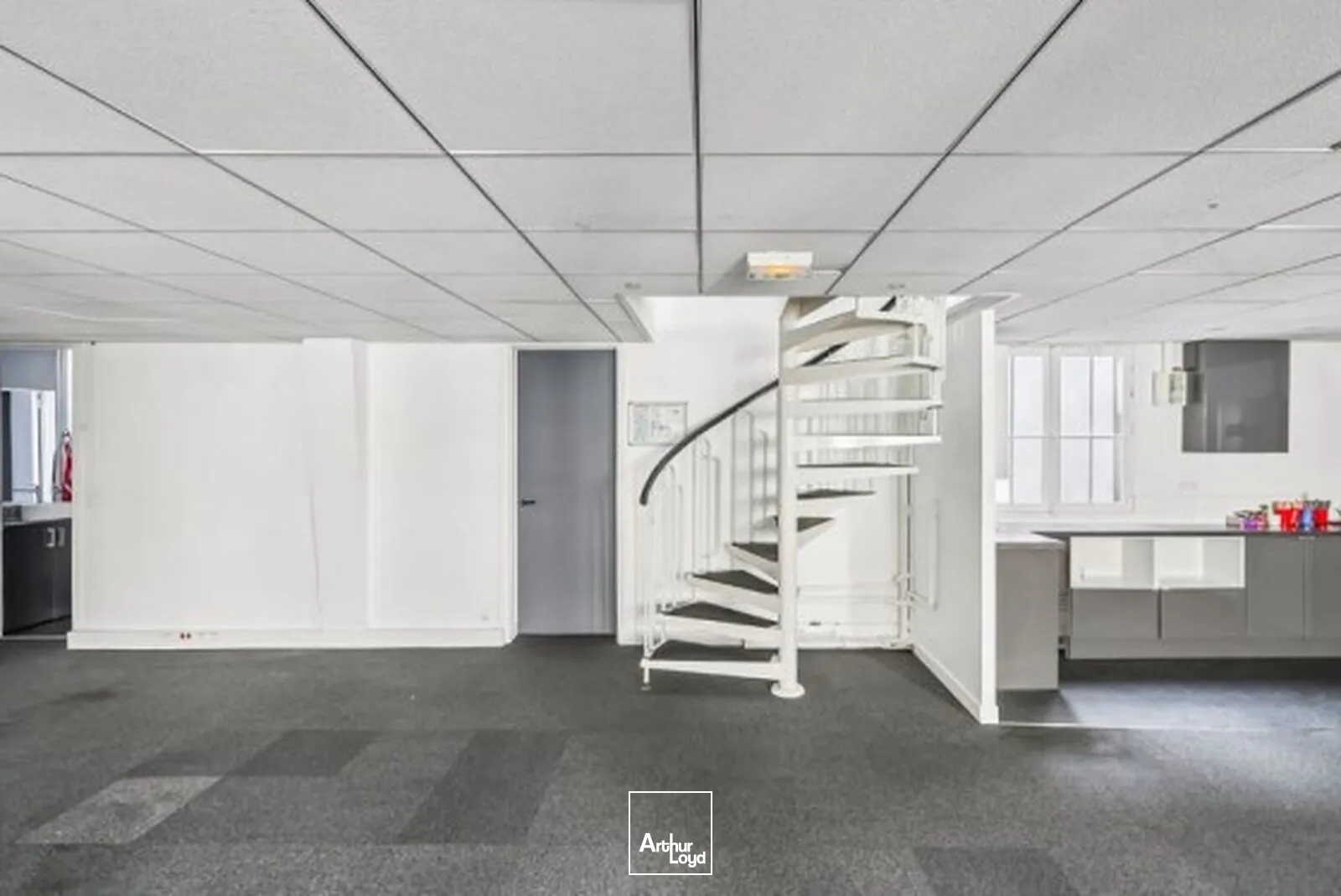 Plateau de bureaux lumineux en duplex - 180 m² - Paris 17