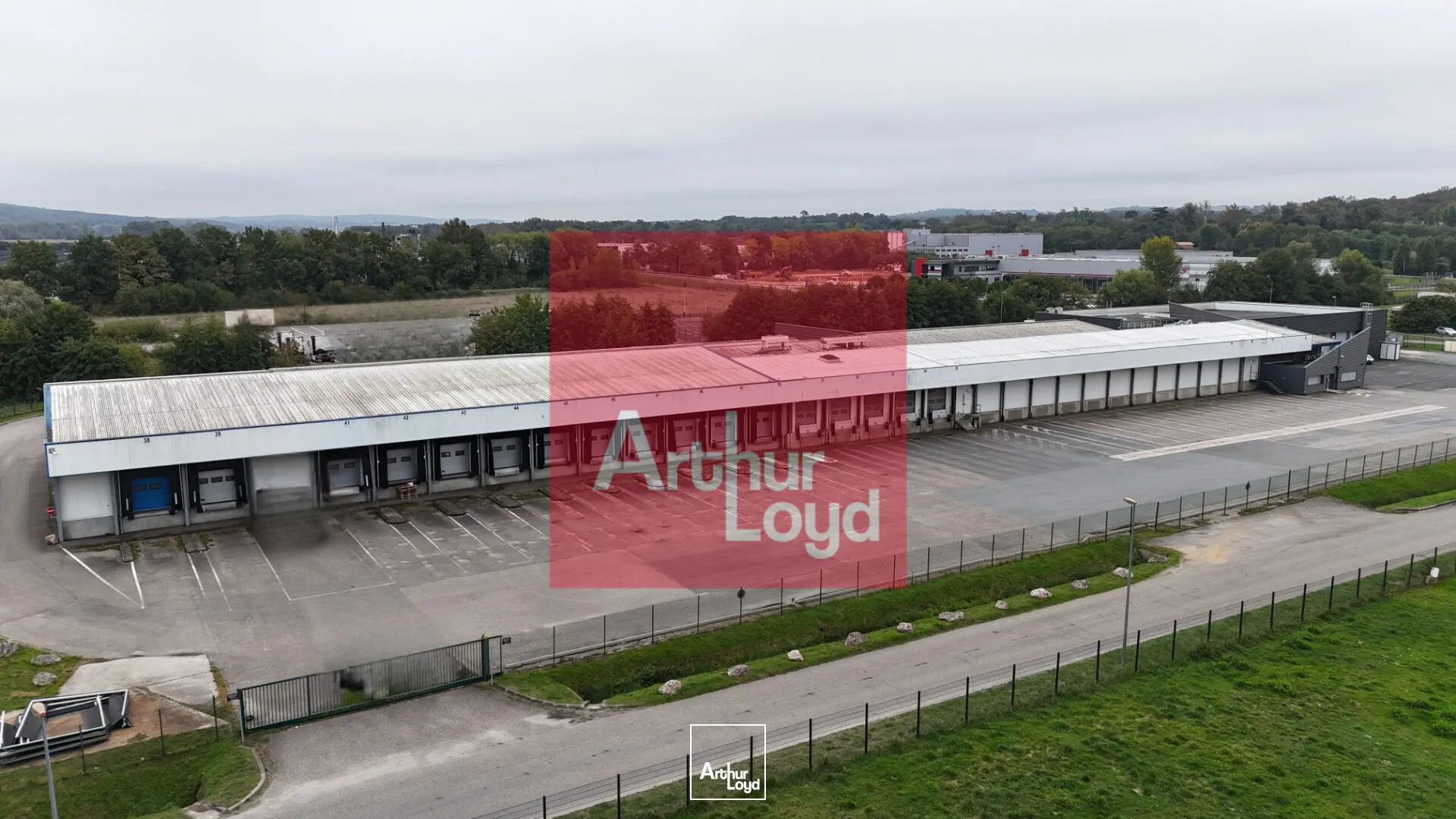 Entrepôt logistique frigorifique de grande capacité ? Outil industriel premium