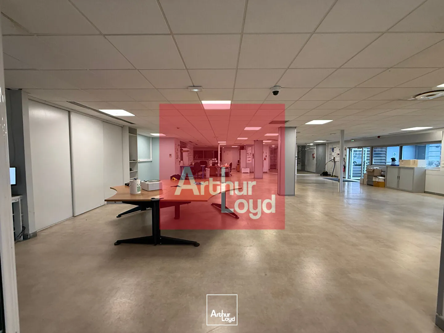 Entrepôt logistique frigorifique de grande capacité ? Outil industriel premium