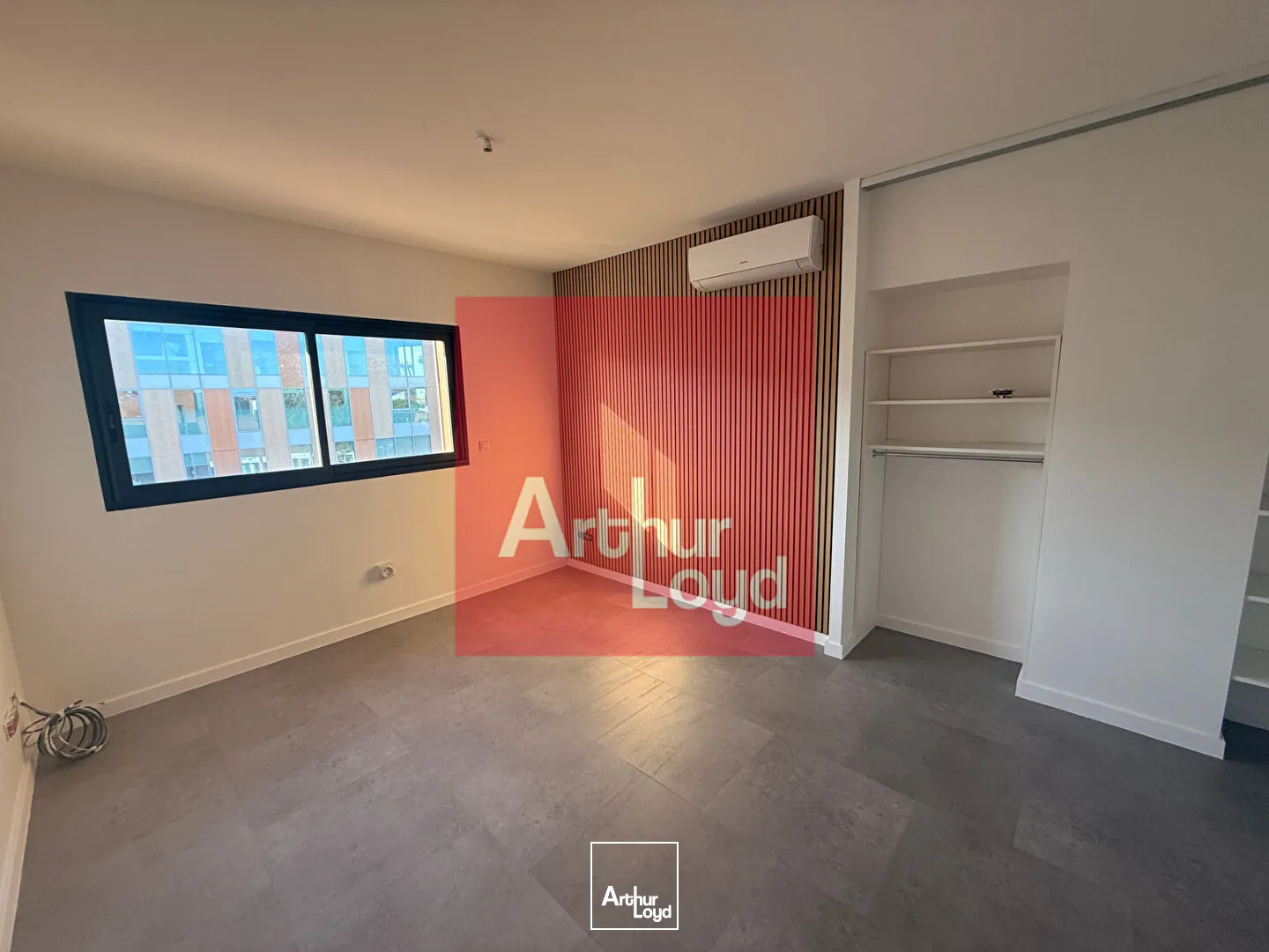 Bureaux contemporains avec grande terrasse Environnement tertiaire performant et valorisant