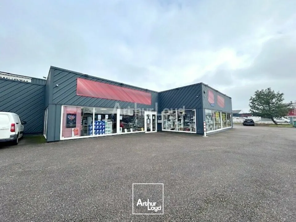 LOCAL COMMERCIAL à LOUER de 319 m²