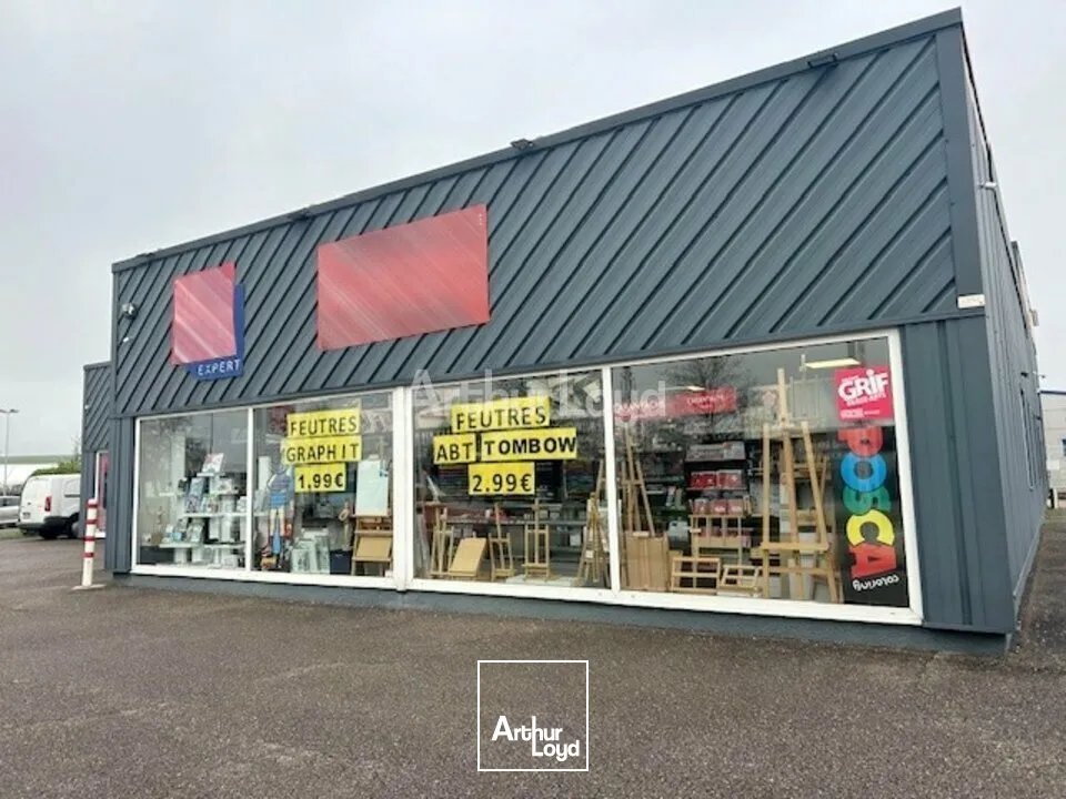 LOCAL COMMERCIAL à LOUER de 319 m²