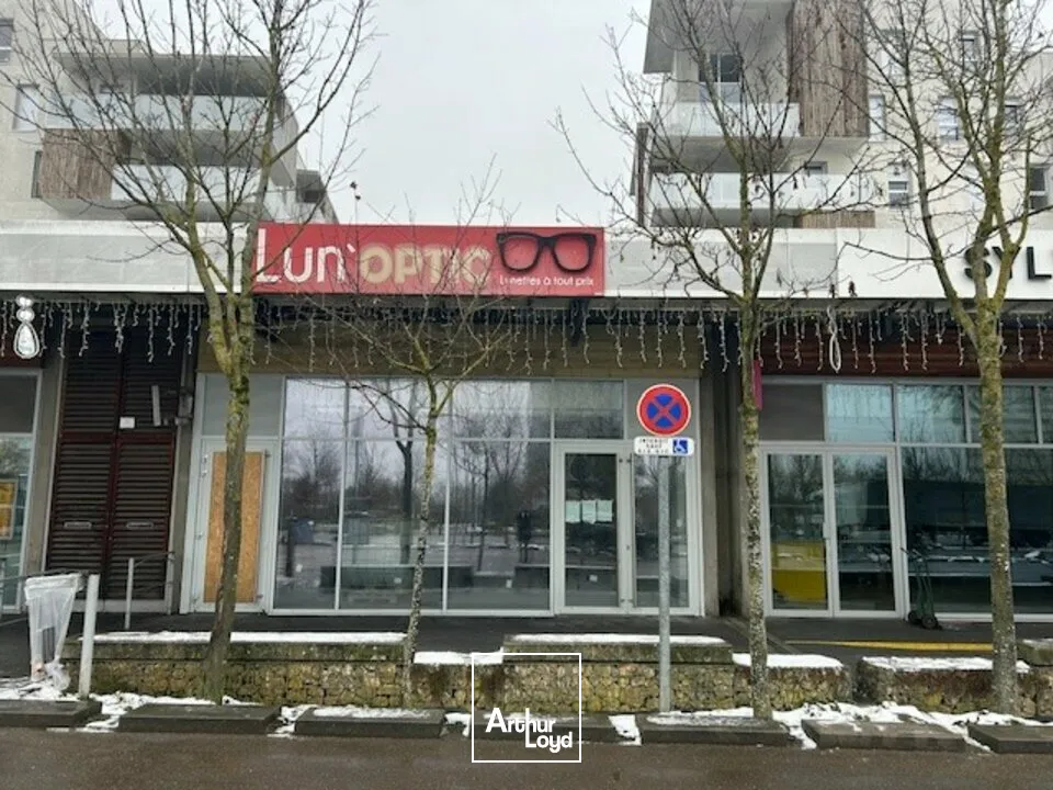 LOCAL COMMERCIAL à LOUER de 185 m²