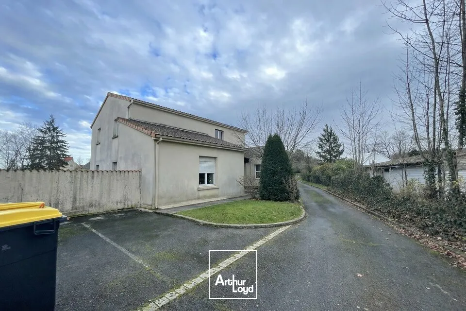 IMMEUBLE DE BUREAUX AVEC PARKING PRIVATIF À VENDRE  POITIERS  PROCHE CENTRE-VILLE ET AXES  FORT POTENTIEL TERTIAIRE