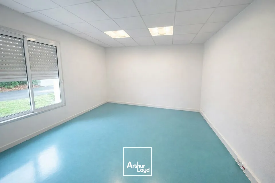 IMMEUBLE DE BUREAUX AVEC PARKING PRIVATIF À VENDRE  POITIERS  PROCHE CENTRE-VILLE ET AXES  FORT POTENTIEL TERTIAIRE