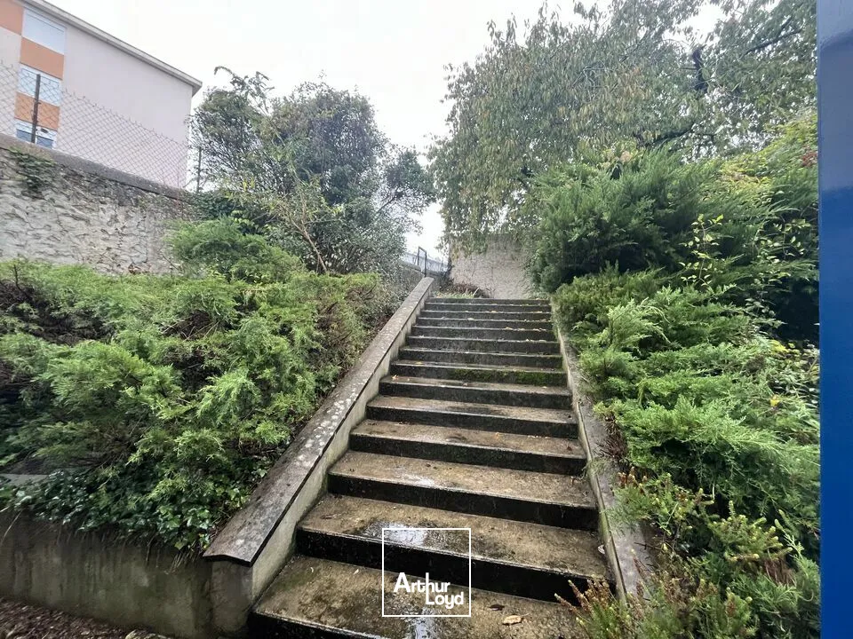 BUREAUX 252M² A L'ACHAT AVEC VISIBILITÉ COMMERCIALE DANS VOTRE SECTEUR