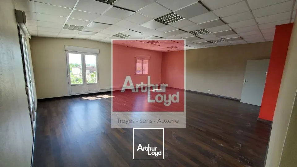 Batiment activité 850 m² (350 m² bureaux)