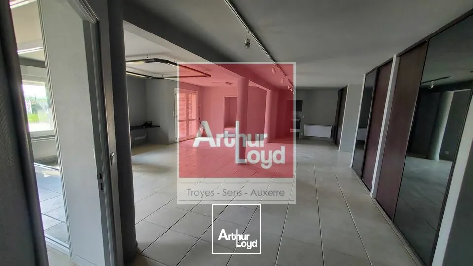 Batiment activité 850 m² (350 m² bureaux)