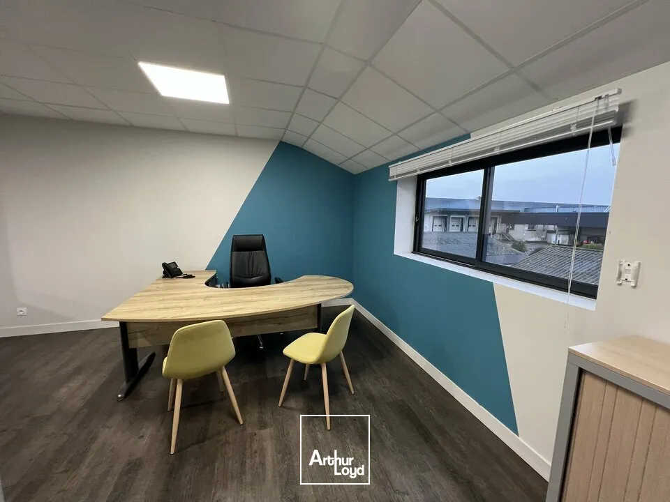 Bâtiment de bureaux avec entrepôts à COGNAC