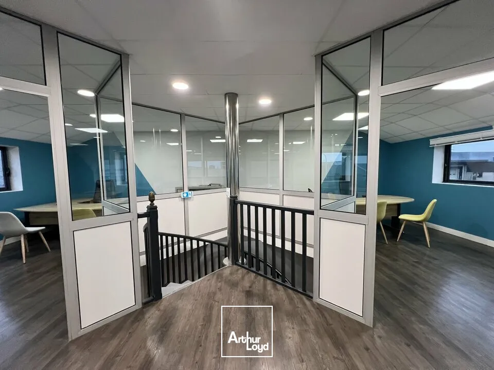 Bâtiment de bureaux avec entrepôts à COGNAC