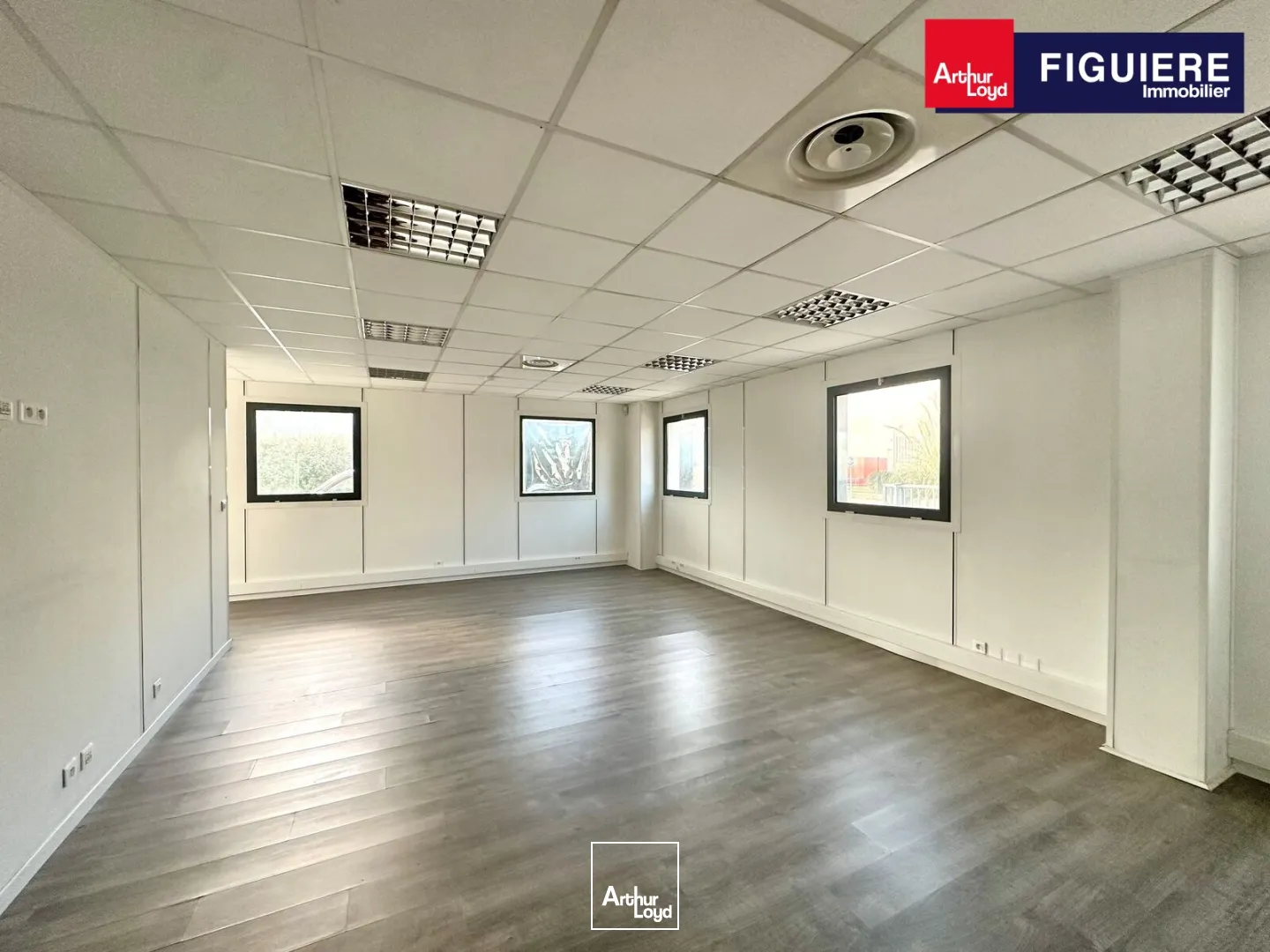 Immeuble mixte indépendant de plain pied à LOUER sur le Pôle d'Activités d'AIX EN PROVENCE