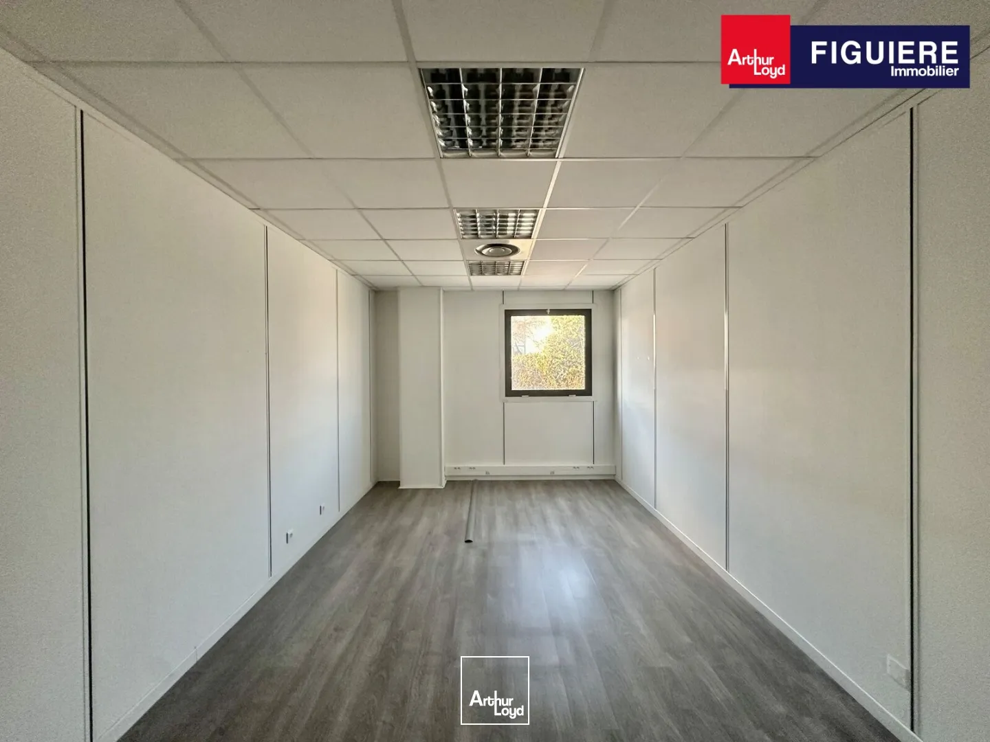 Immeuble mixte indépendant de plain pied à LOUER sur le Pôle d'Activités d'AIX EN PROVENCE