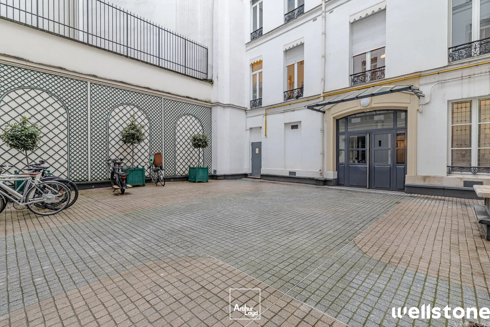 Bureaux à louer à PARIS 75008