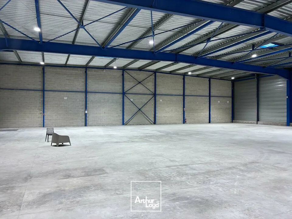 A louer - Entrepôt de 1240m2 avec bureaux secteur FARMAN Reims
