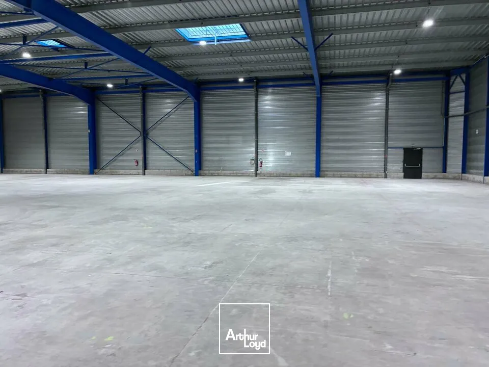A louer - Entrepôt de 1240m2 avec bureaux secteur FARMAN Reims
