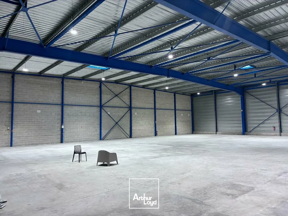 A louer - Entrepôt de 1240m2 avec bureaux secteur FARMAN Reims