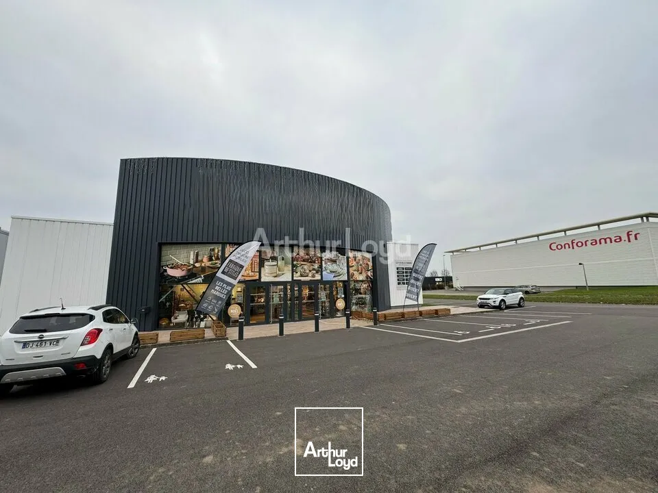 LOCAL COMMERCIAL à LOUER de 1410 m²