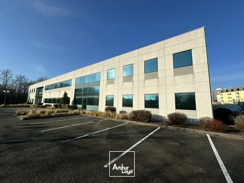 BUREAUX à LOUER de 2201 m²