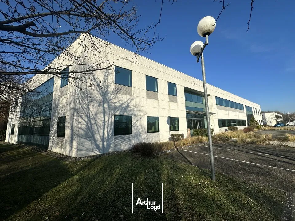 BUREAUX à LOUER de 2201 m²