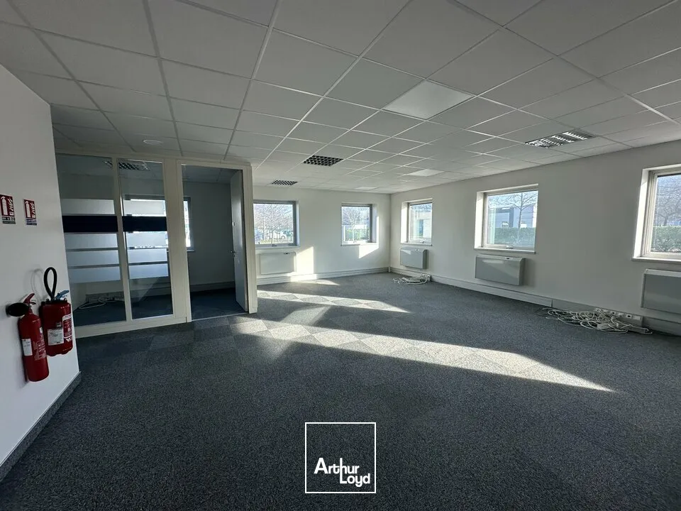 BUREAUX à LOUER de 2201 m²