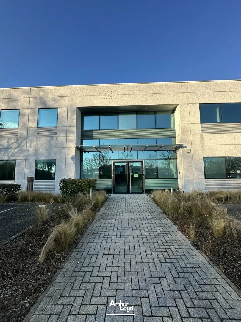 BUREAUX à LOUER de 2201 m²