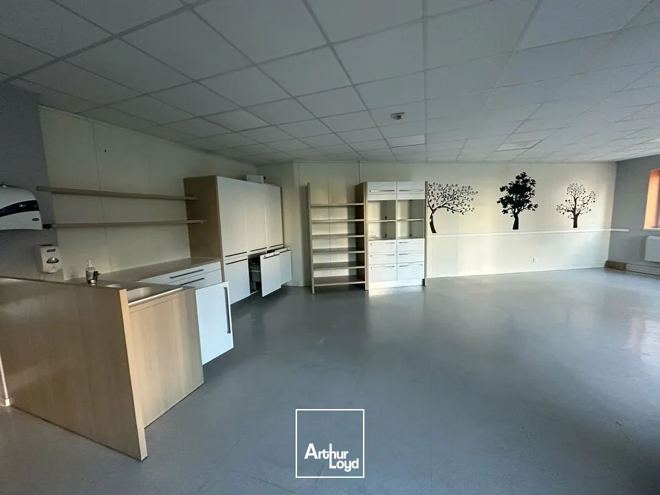 BUREAUX à LOUER de 2201 m²