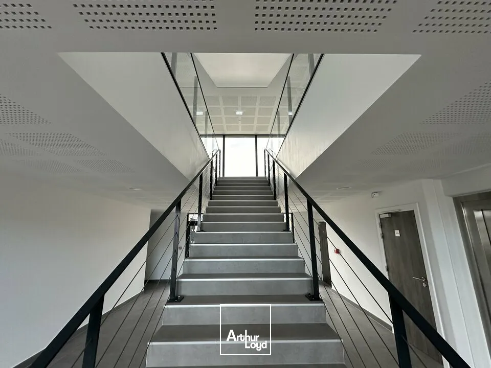 BUREAUX à LOUER de 597.2 m²