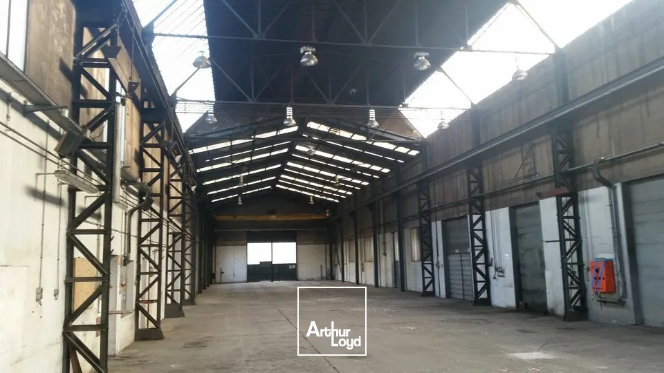 LOCAL D'ACTIVITE - ENTREPOT à VENDRE de 2530 m²