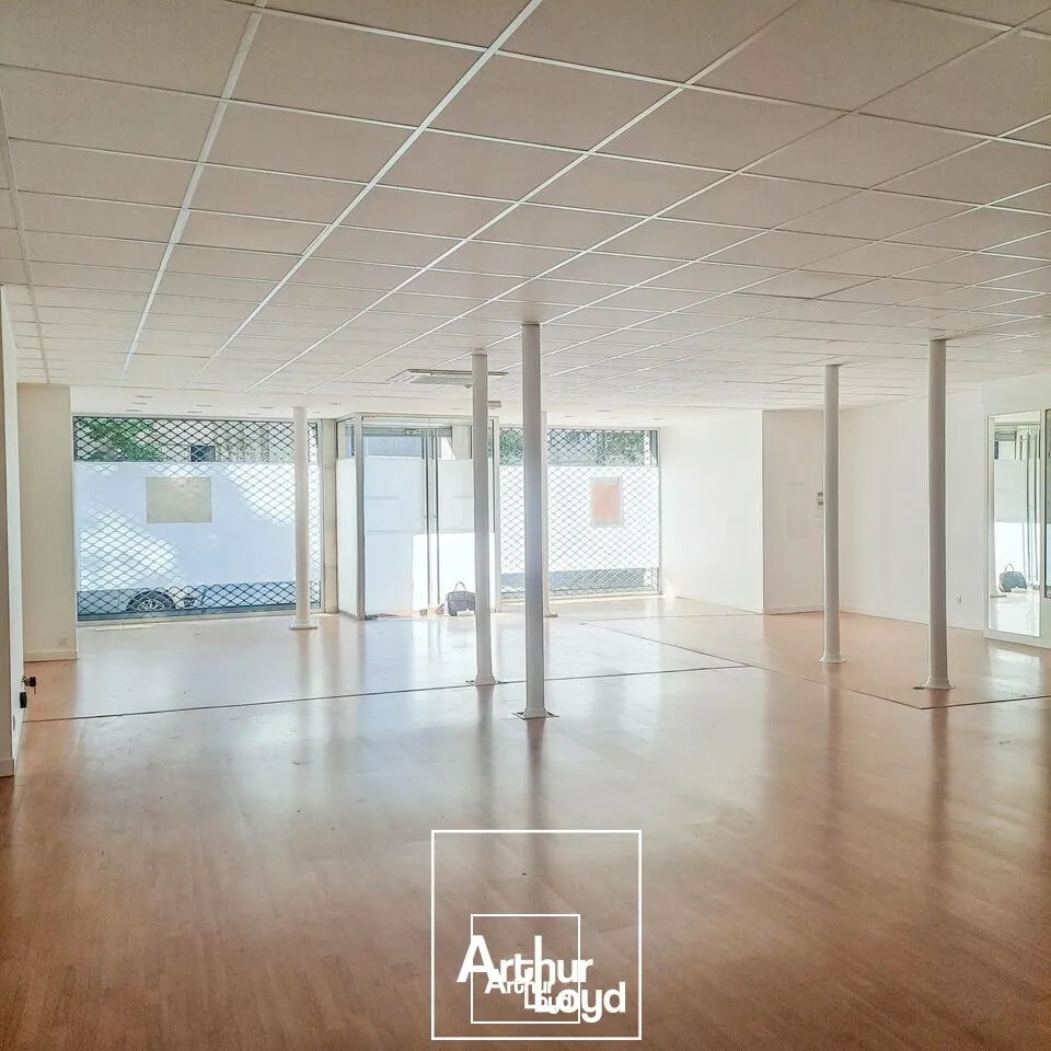 Local - 150 m² à louer  Brive-la-Gaillarde, axe passant
