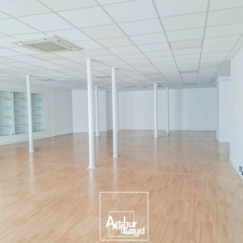 Local - 150 m² à louer  Brive-la-Gaillarde, axe passant