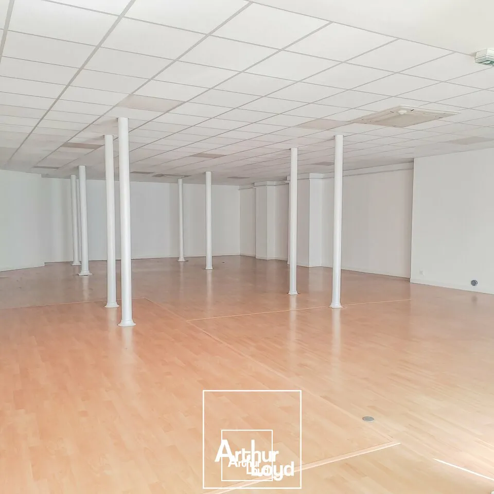 Local - 150 m² à louer  Brive-la-Gaillarde, axe passant