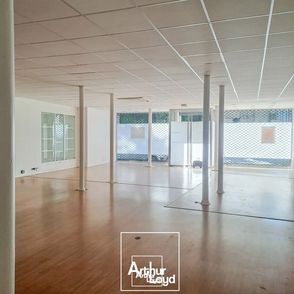 Local - 150 m² à louer  Brive-la-Gaillarde, axe passant
