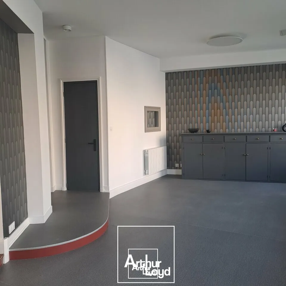 Bureaux 59 m² à louer  Centre-ville Brive-la-Gaillarde, axe passant