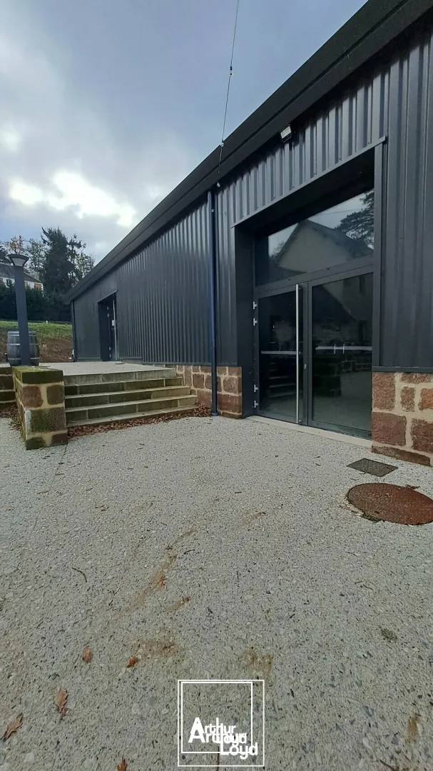 Cellule commerciale 117 m² à louer  Zone Commerciale, Saint-Pantaléon-de-Larche