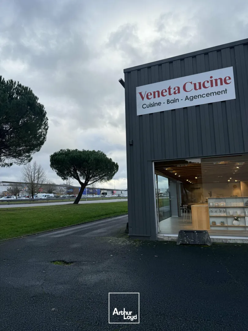 LOCAL COMMERCIAL location à BRIVE-LA-GAILLARDE 19100