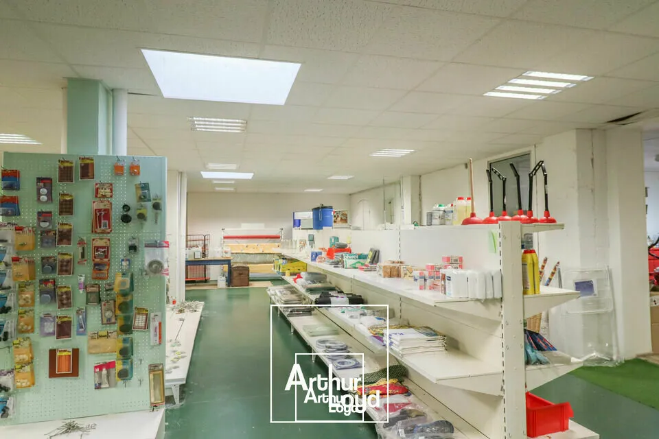 Local commercial avec GARAGE - centre ville - Brive