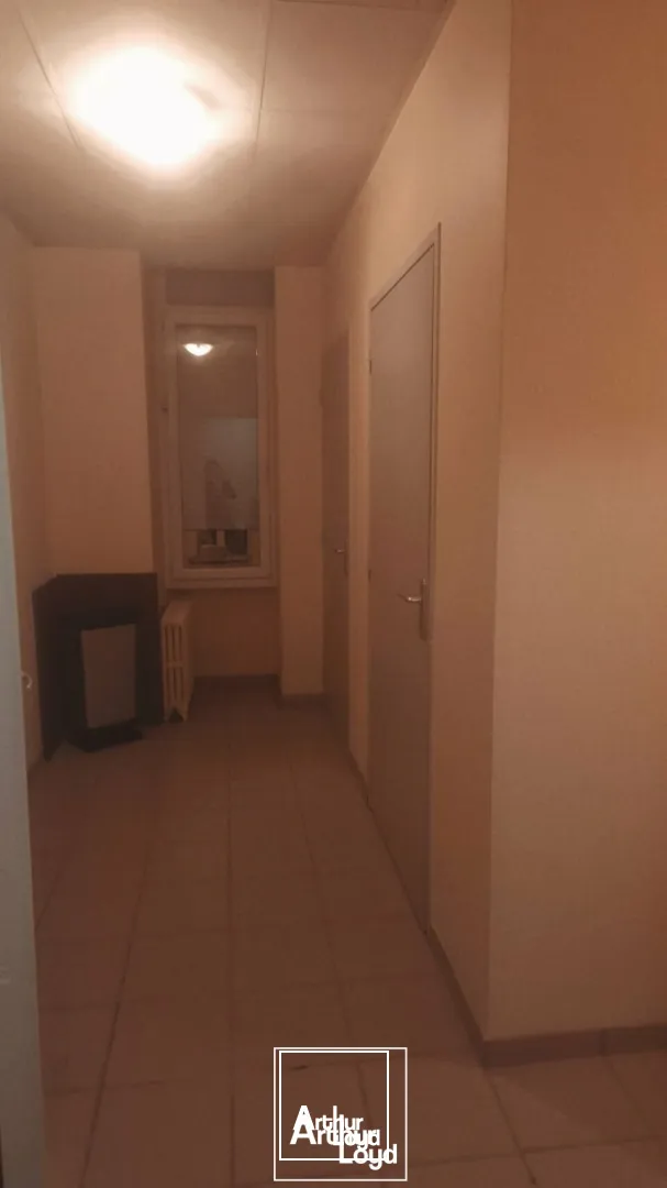 Plateau de bureaux rénové de 107 m² à vendre  Situation premium sur les quais de Tulle