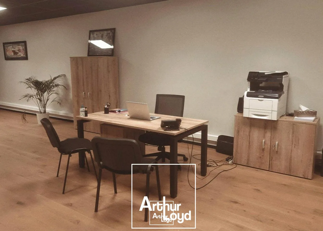 Plateau de bureaux rénové de 107 m² à vendre  Situation premium sur les quais de Tulle