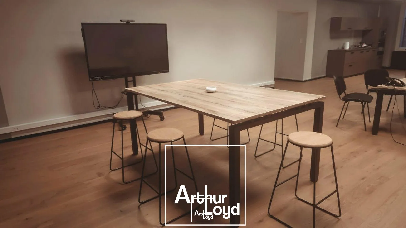 Plateau de bureaux rénové de 107 m² à vendre  Situation premium sur les quais de Tulle