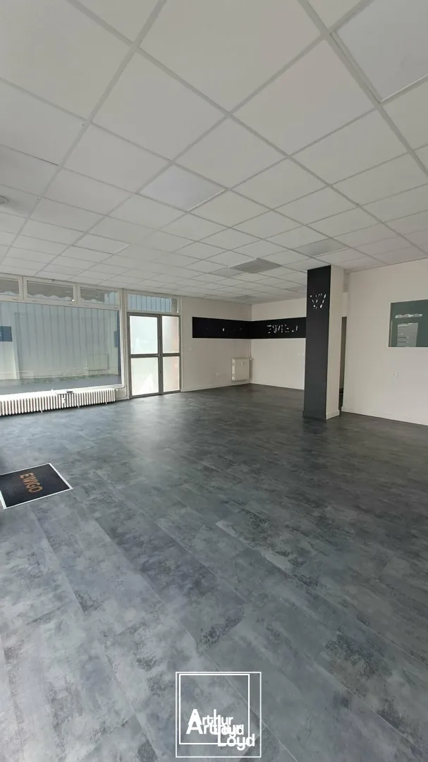 Local commercial - Brive - Axe très passant - Parking gratuit attenant