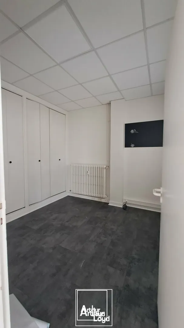 Local commercial - Brive - Axe très passant - Parking gratuit attenant