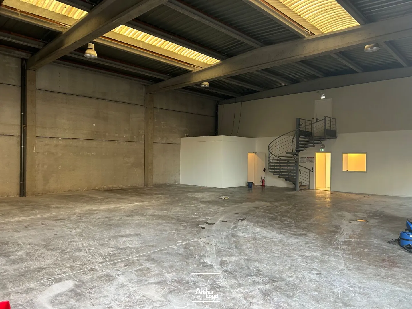 Locaux d'activité & Entrepôts - Location - MONS EN BAROEUL - 59370 - 467-467 - 7605742