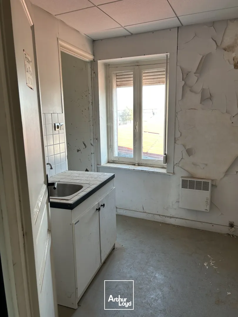 Local commercial à louer - Hyper centre de Carvin, surface de 540 m² avec belle visibilité et fort potentiel 