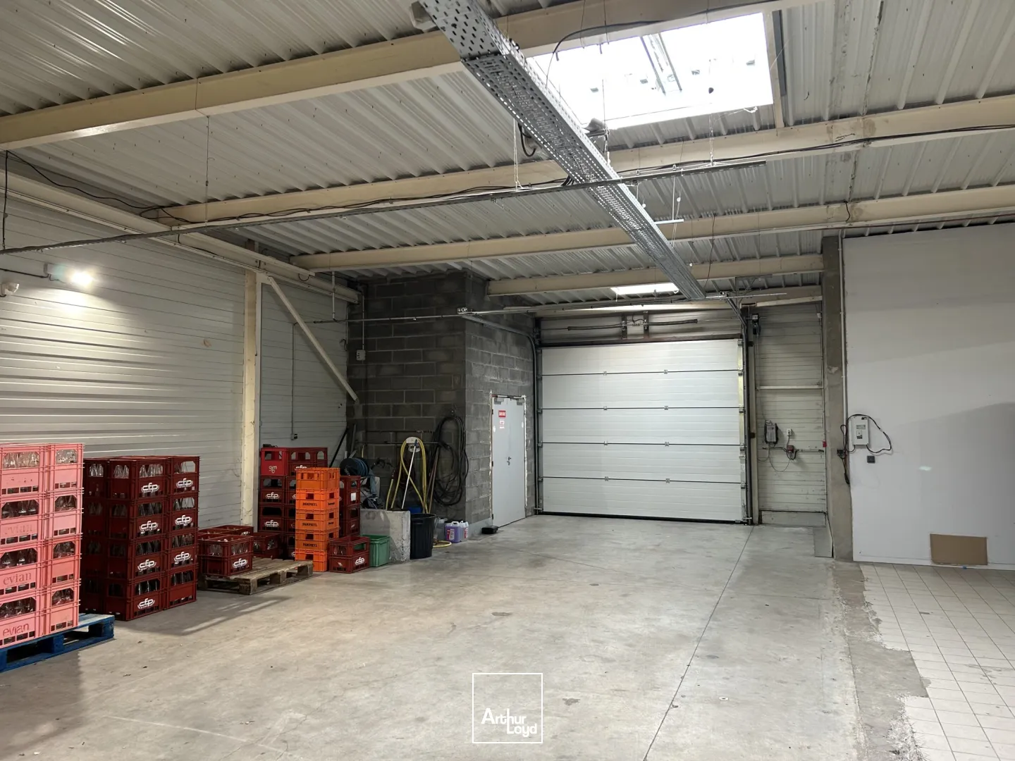 EXCLUSIVITÉ ARTHUR LOYD - LOCAL COMMERCIAL INDÉPENDANT À VENDRE / 1&nbsp;235m2 env et 83 places de parkings VL