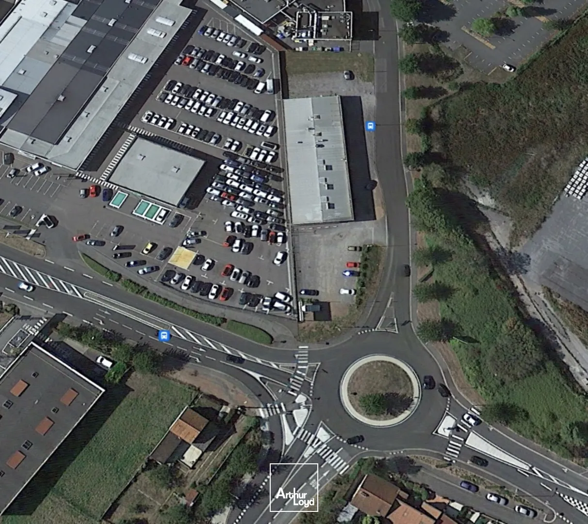 Local Commercial à Louer - Emplacement Premium avec Forte Visibilité - Porte Nord Bruay-la-BuissièreDisponible à la vente 