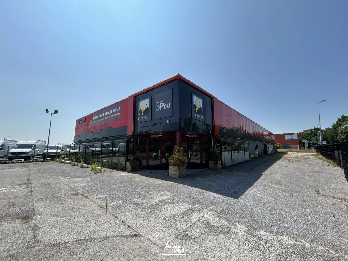 Local Commercial à Louer - Emplacement Premium avec Forte Visibilité - Porte Nord Bruay-la-BuissièreDisponible à la vente 