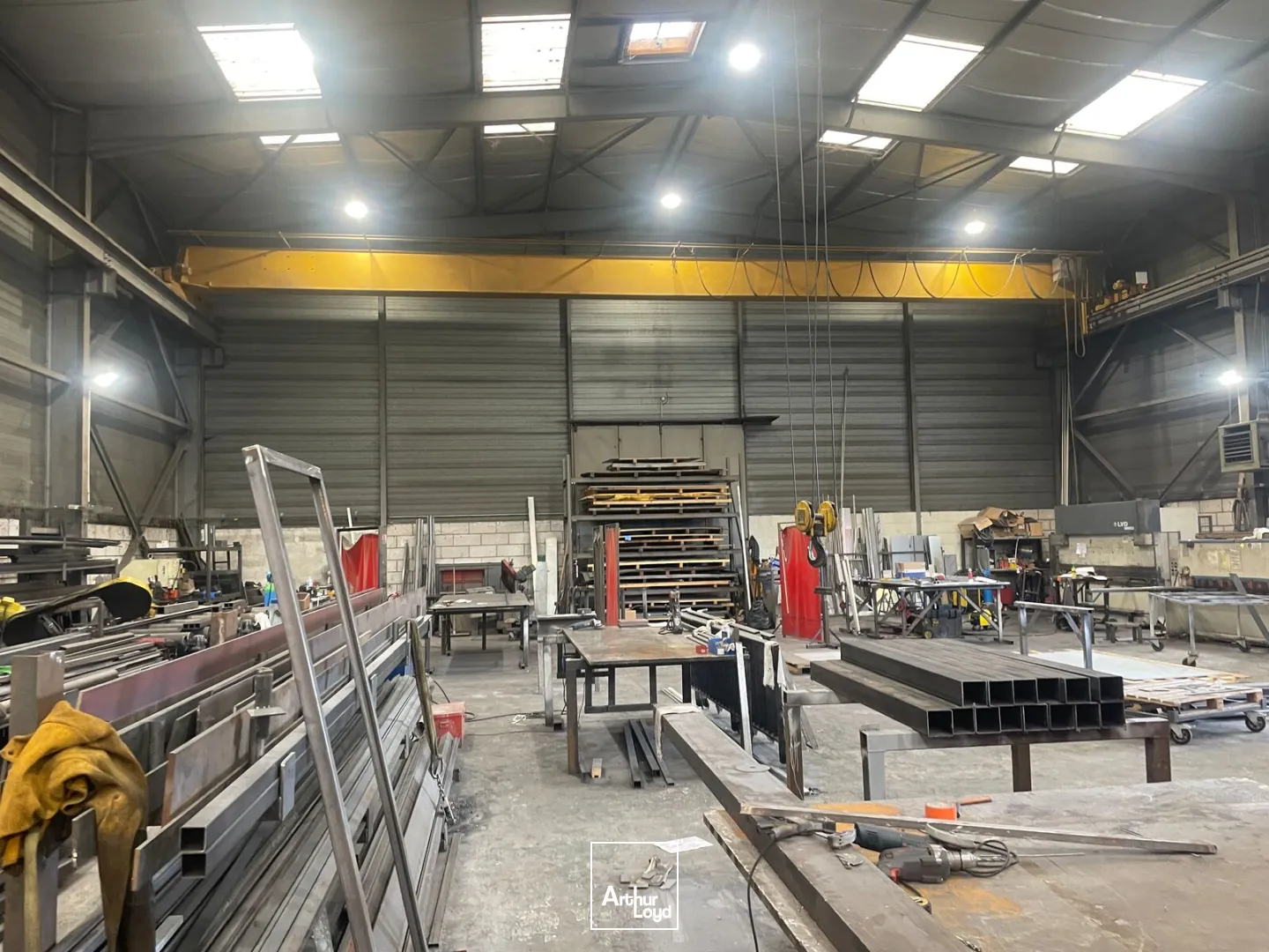 Bâtiment avec ponts-roulants à vendre - Autoroute A1