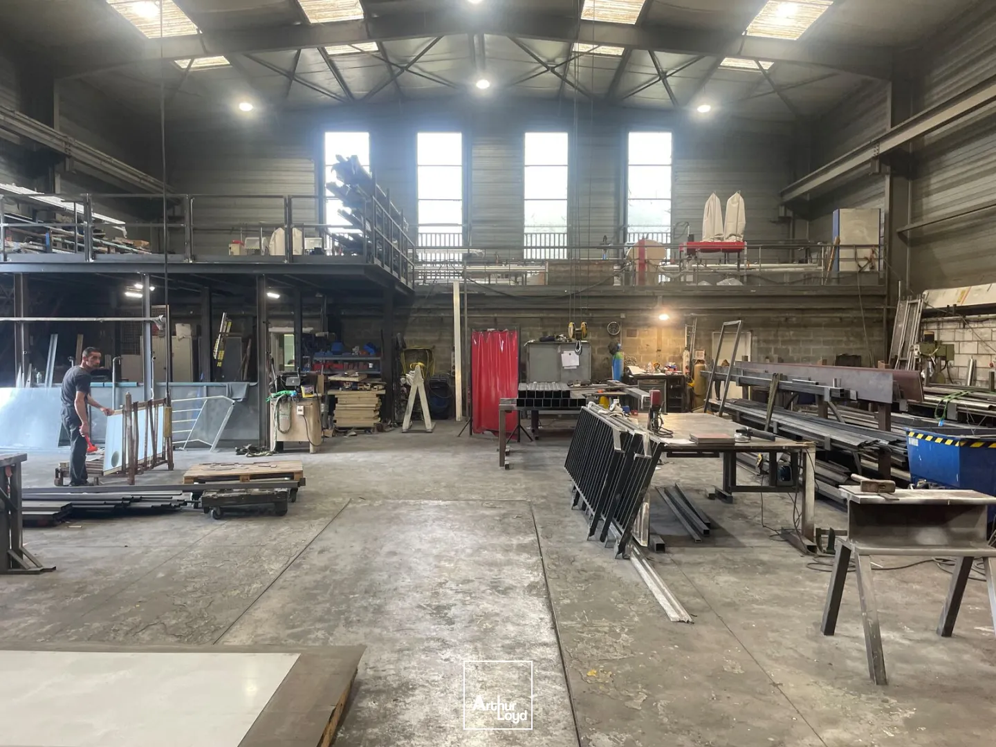 Bâtiment avec ponts-roulants à vendre - Autoroute A1