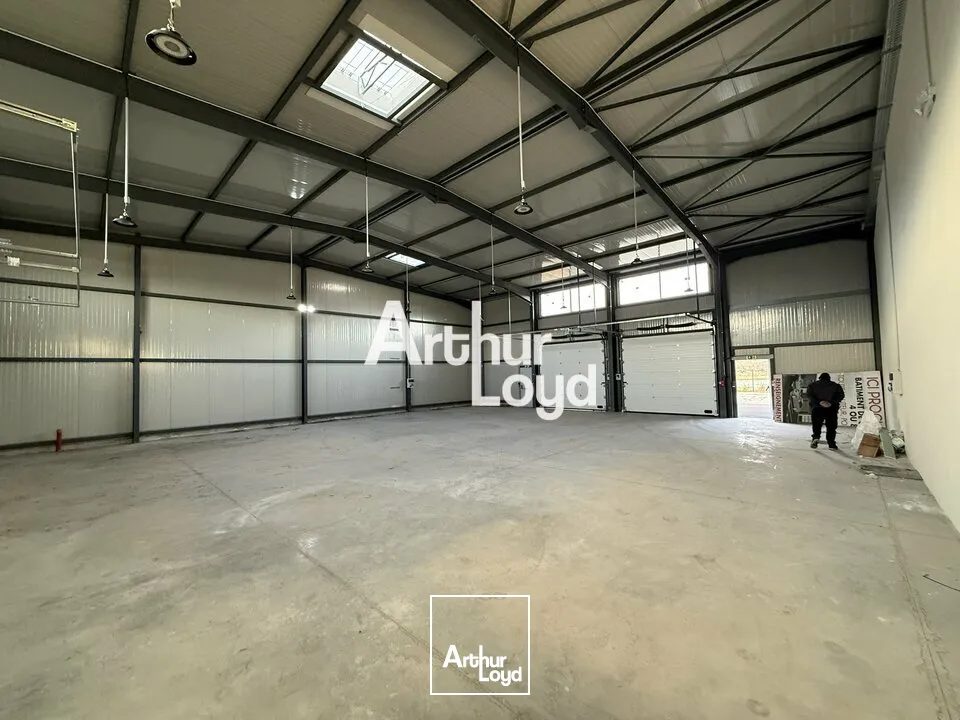 LOCAL D'ACTIVITÉ DE 700 m² DIVISIBLE AVEC 2200m² DE TERRAIN 